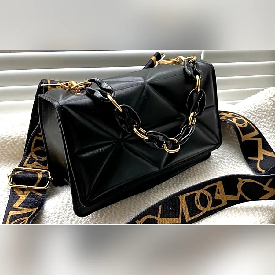 Quilted chain crossbody bag