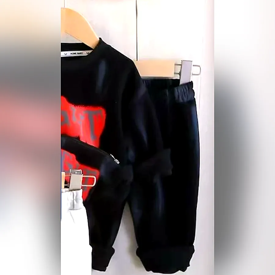 Graffiti sweatsuit with pouch