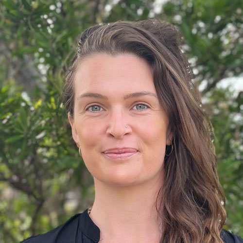 Claudia_Lyons_500x500.scale-100
