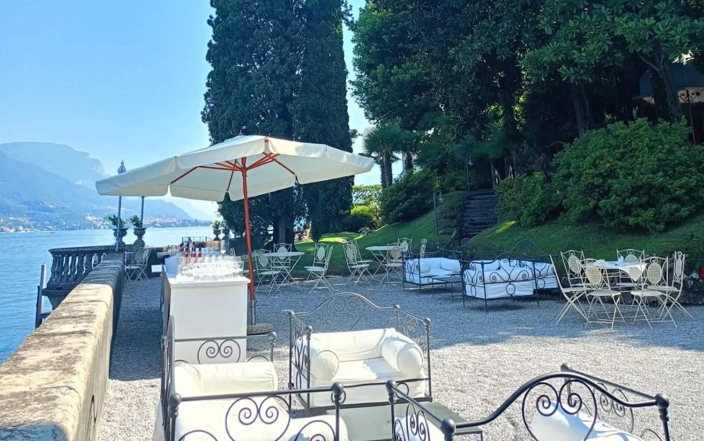 Villa aura del lago.jpg
